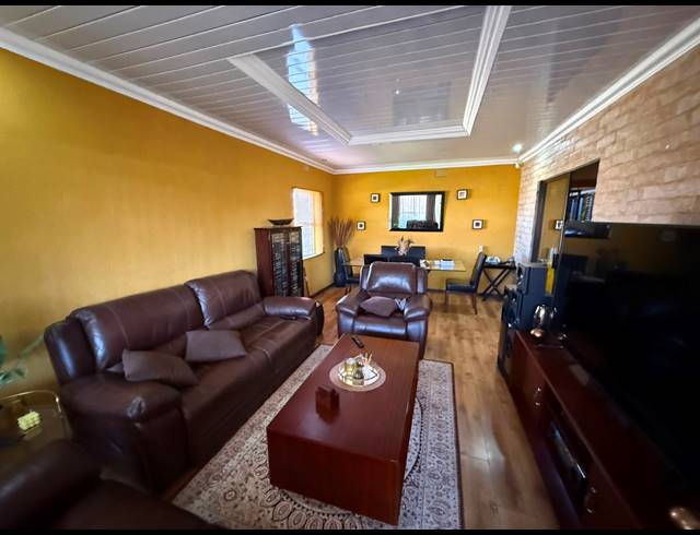 4 BEDROOM HOUSE FOR SALE IN VANDERBIJLPARK CE 3